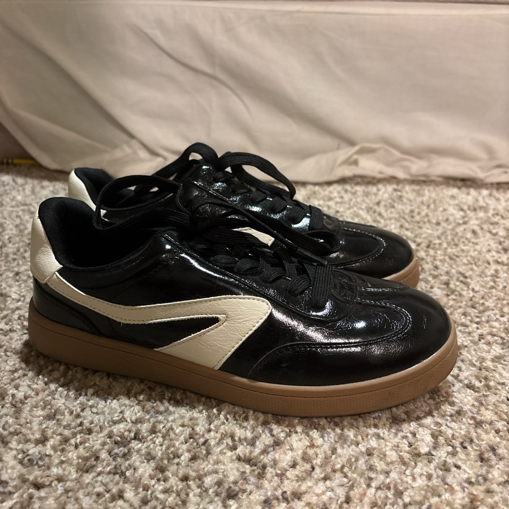 Size 7.5 dolce vita black and white sneakers